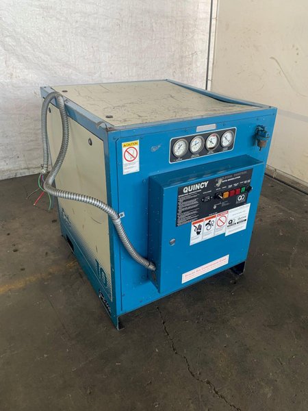 10 HP QUINCY ROTARY SCREW AIR COMPRESSOR. STOCK  # 0685124