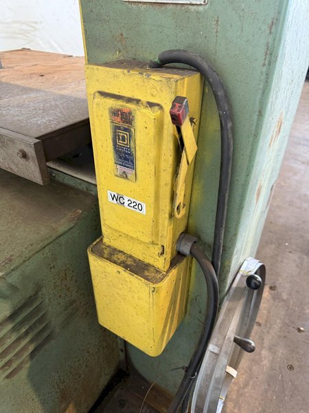 26" DOALL V-26 VERTICAL BANDSAW. STOCK #1000125
