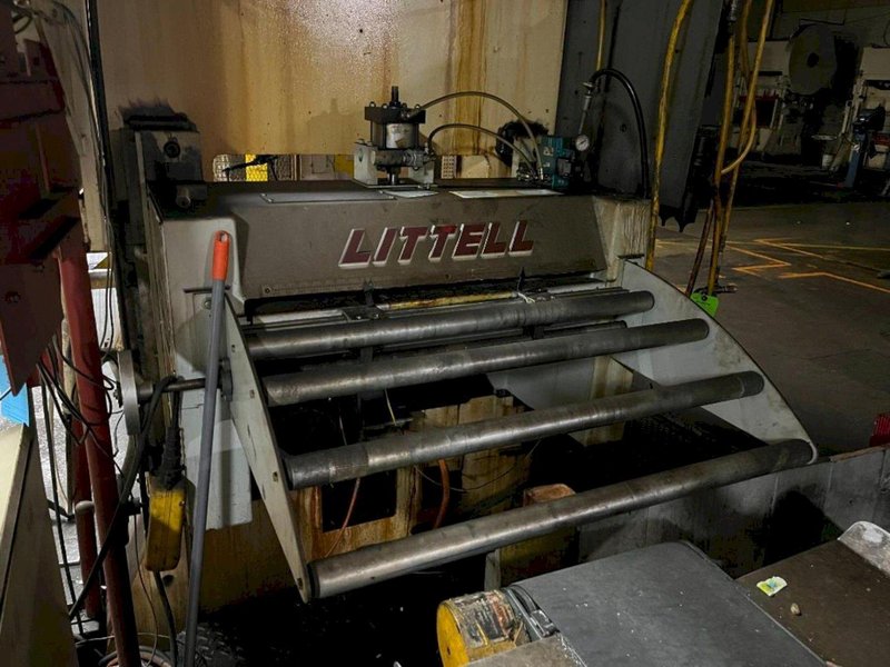 300 TON CLEARING S2-300-72-48 STRAIGHT SIDE PRESS. STOCK # 0522623