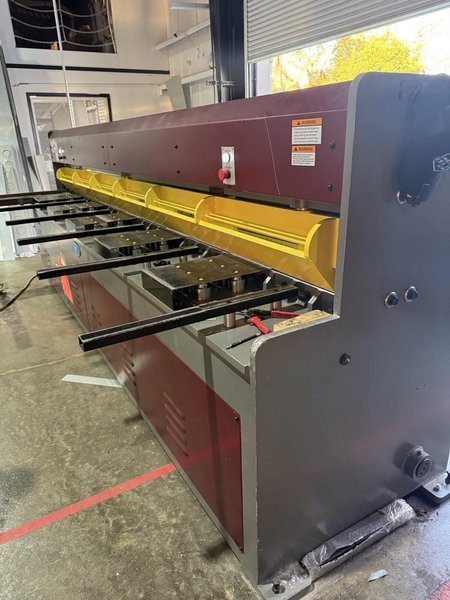 14 ga. X 12′ GMC HS-1214M Hydraulic Shear, 2025 – less than 100 hours use