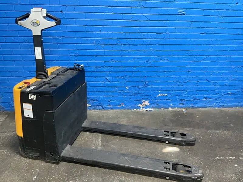 Vestil 3000 Lbs Fully Powered Electric Pallet Truck - Ept-2547-30