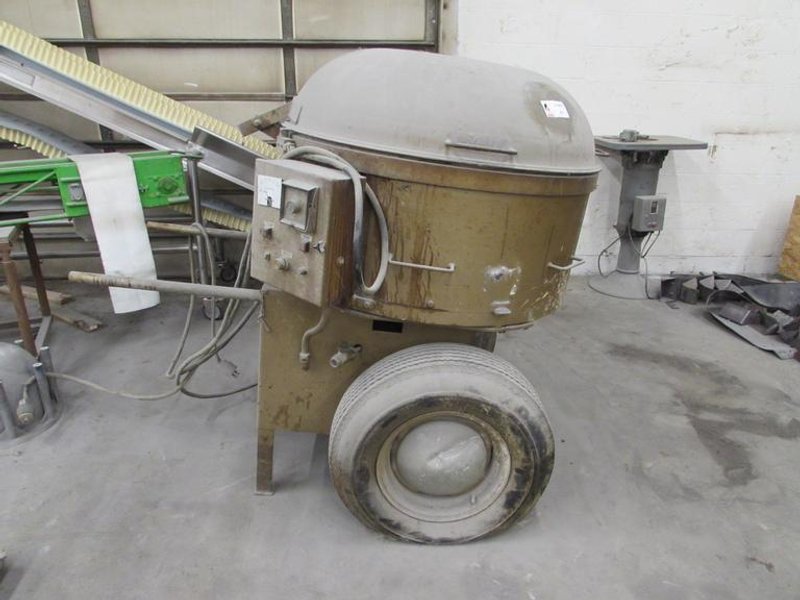 Mcenglevan model mx250 250# portable mixer s/n 109, s blades, 5hp, 240 volt