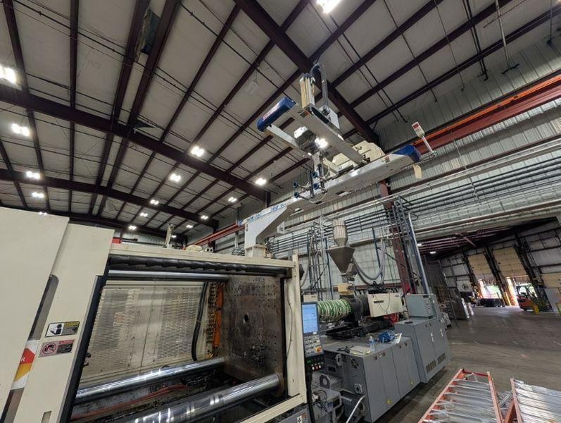 Nissei Used FVX660III-400L Injection Molding Machine, 720 Ton, 168 oz., 460V, yr. 2015 - Includes Robot