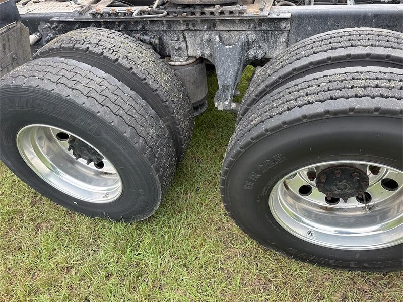 2019 International LT625 3HSDZAPR0KN125888