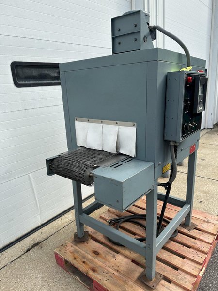 COMPLETE SHRINK PACKAGING SYSTEM Eastey EP2028TK L-Bar and Shanklin T-6XL Heat Shrink Tunnel