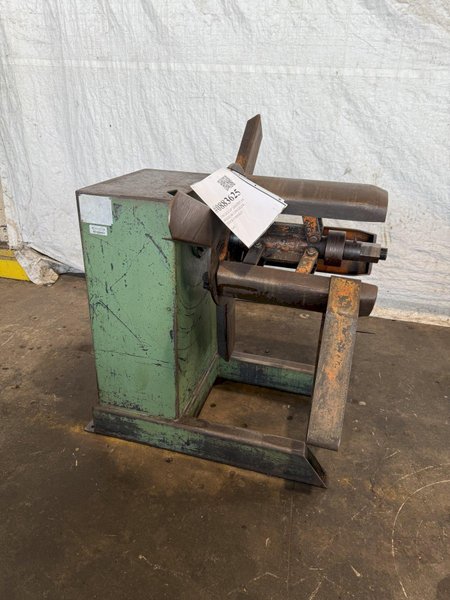 2500 LB X 18" AMERICAN MODEL 60 UNCOILER. STOCK # 0883625