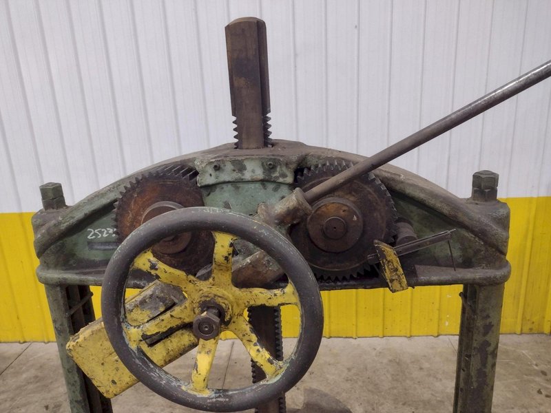 40 TON GREENERD #32 TWIN POST MANUAL ARBOR PRESS: YOBRO #25234
