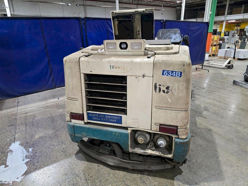 TENNANT 7400 LP FLOOR SCRUBBER USED NEEDS NEW BATTERY