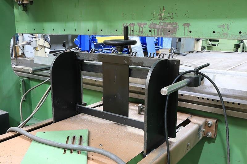 150 Ton x 10 ft LVD Hydraulic Press Brake Model 150JS10 w/ Dynabend Single Axis CNC Back Gauge