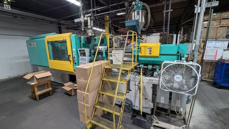 359 Ton 18 Oz Arburg 720S-3200-1300 Injection Molding Machine 2004