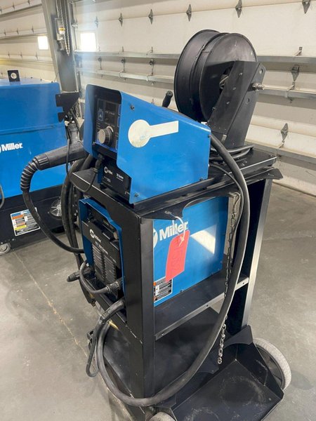 MILLER ALT 304 SERIES ARC WELDER WITH FEEDER USED