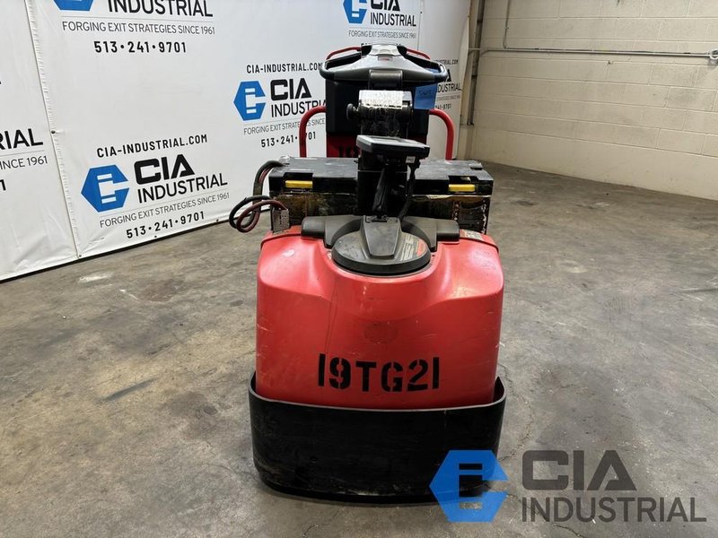 2019 - RAYMOND MODEL 8610 ELECTRIC TUGGER TRACTOR
