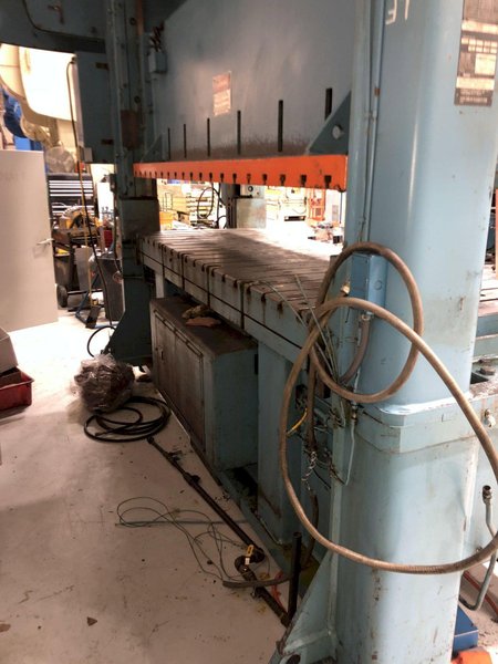 200 ton Niagara SC2-200-120-42 Straight Side Press