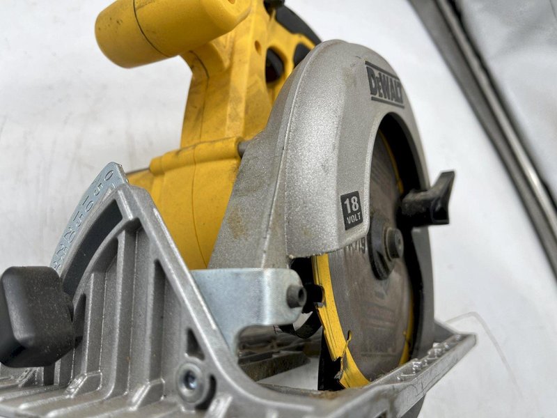 18V DEWALT DC390 CORDLESS CIRCULAR SAW  STOCK #16018