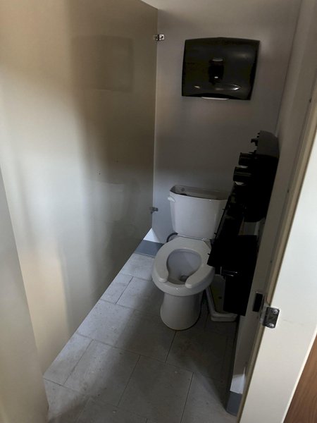2008 MICHIANA MEN'S &amp; WOMEN'S PORTABLE BATHROOM TRAILER: STOCK #23097