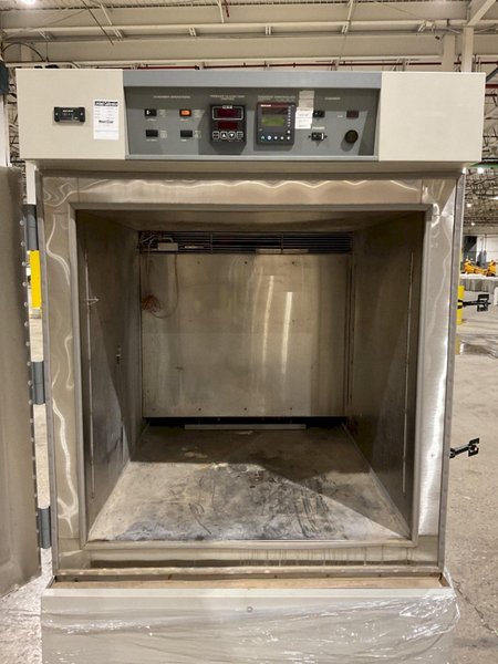 CINCINNATI SUB-ZERO ENVIRONMENTAL CHAMBER  ZH-32-2-2-H/AC USED