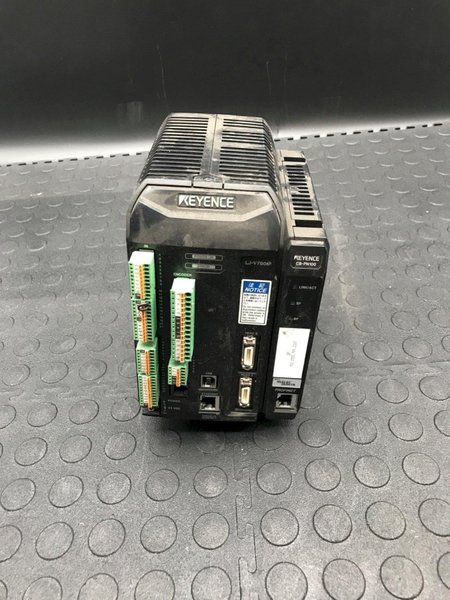 KEYENCE LJ-V7001P Laser Displacement Controller w/ CB-PN100 USED