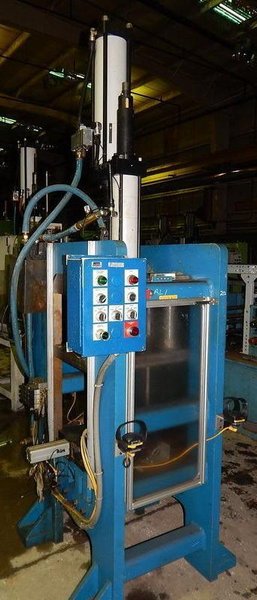 34 Ton FARGER &amp; JOOSTEN MULTIPOWER Air/Oil Press