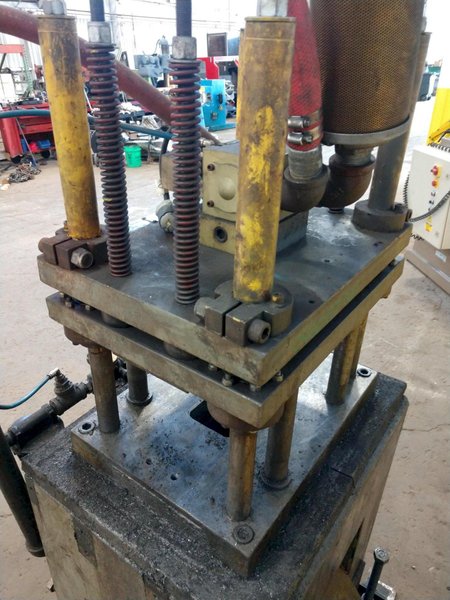 7 TON AIRAM 4-POST PNEUMATIC CUTOFF PRESS: STOCK #13203