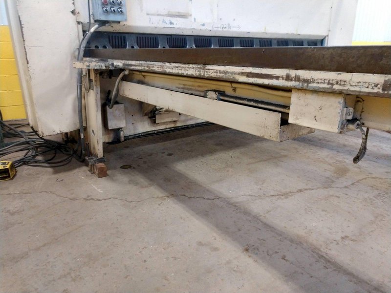 10' x 1/4" CINCINNATI MODEL #2500 CNC HYDRAULIC POWER SHEAR WITH FRONT &amp; BACK GAUGING: STOCK #12587