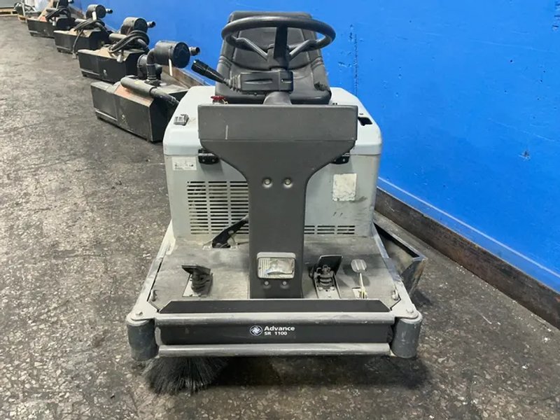 Advance 36” Floor Sweeper - Advance Sr 1100