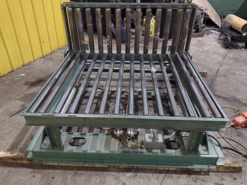 60" x 48" ROACH PNEUMATIC LIFT &amp; TILT UPENDER / TABLE WITH ROLLER CONVEYOR : YOBRO #24710