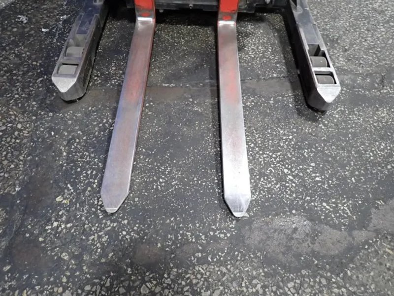 Raymond 3000 Lbs Electric Stand Up Fork Lift - Easi R30tt