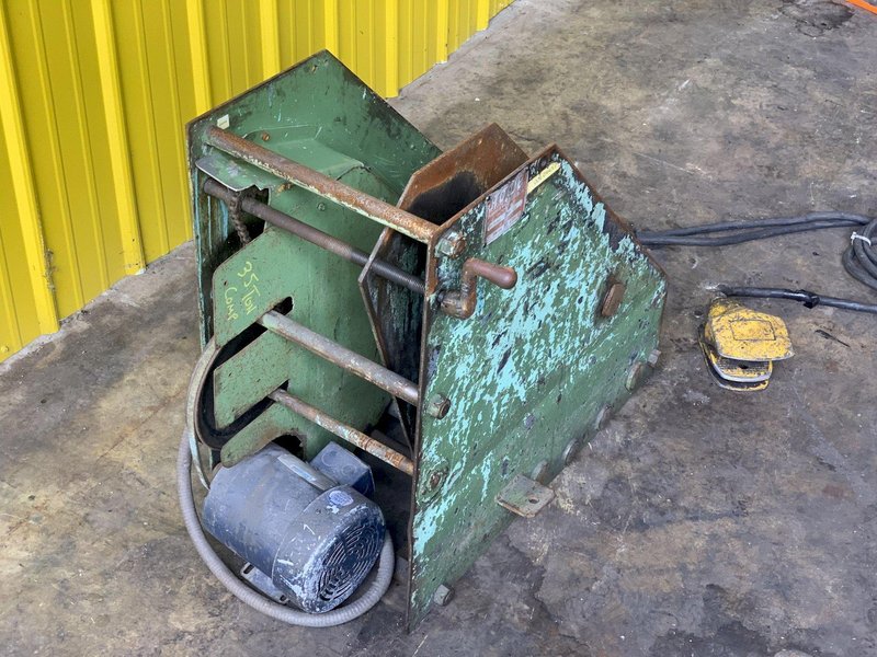 1200 LB ROWE MODEL #810 MOTORIZED COIL CRADLE UNCOILER: STOCK 15182