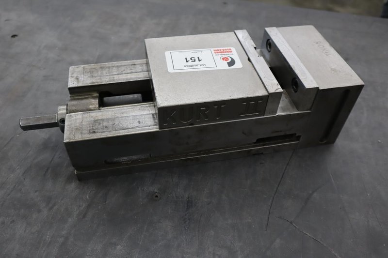 Kurt II PT600 6" Machine Vise, Horizontal-Vertical Mounting, Steel Jaws, Handle- Auction Item