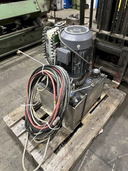 30,000 LB METRODOCK HYDRAULIC SCISSOR LIFT TABLE: STOCK #79256