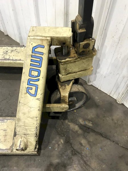 4500 LB CROWN PALLET JACK: STOCK #73446