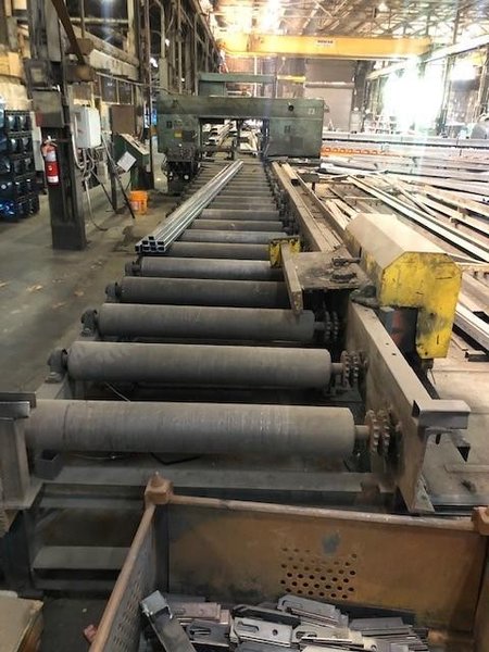 25" X 36" W.F. WELLS INC B-25-2 HORIZONTAL BAND SAW WITH 80' POWERED ENTERY CONVEYOR AND 32' POWERED EXIT CONVEYOR