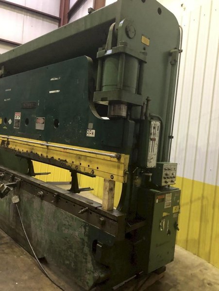 230 TON X 14' CINCINNATI 230CBX12 HYDRAULIC PRESS BRAKE. STOCK # 0985426