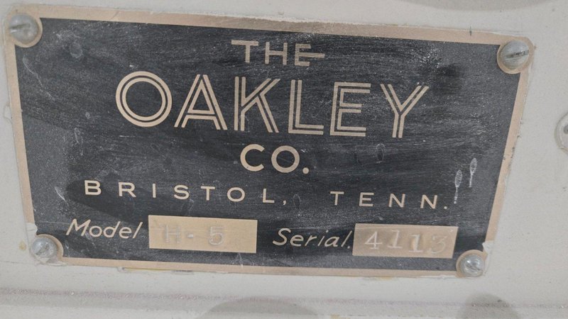 THE OAKLEY CO H-5 EDGE SANDER WITH DUST COLLECTION DUCTS USED