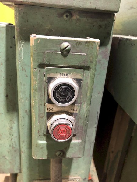 2-1/2" HAMMOND GRINDER MODEL UBG132 ABRASIVE BELT SANDER, LATHE ATTACHMENT: STOCK 17271