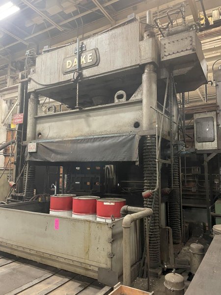 150 TON DAKE MODEL #18-467 4-POST DOWN ACTING HYDRAULIC SPOTTING PRESS. STOCK # 1265220