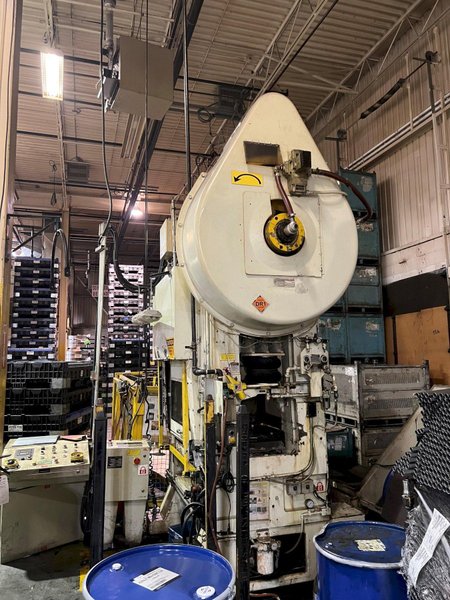 100 Ton Minster P2-100-42  Piece Maker II, 2" STR, 4" ADJ, 25" SH, 42" x 32" BA, 80 SPM Vari