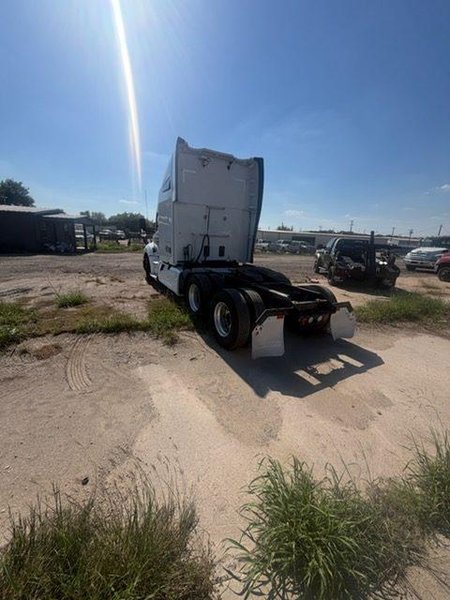 Kenworth T680 Sleeper Semi Truck, 2020 – 758,000 Miles,