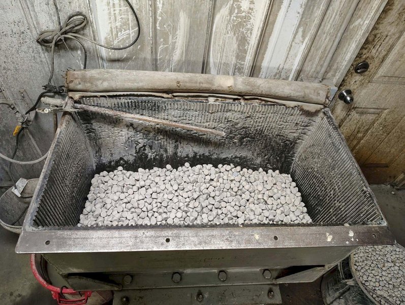Mr. Deburr DB600 Vibratory Finishing Tank