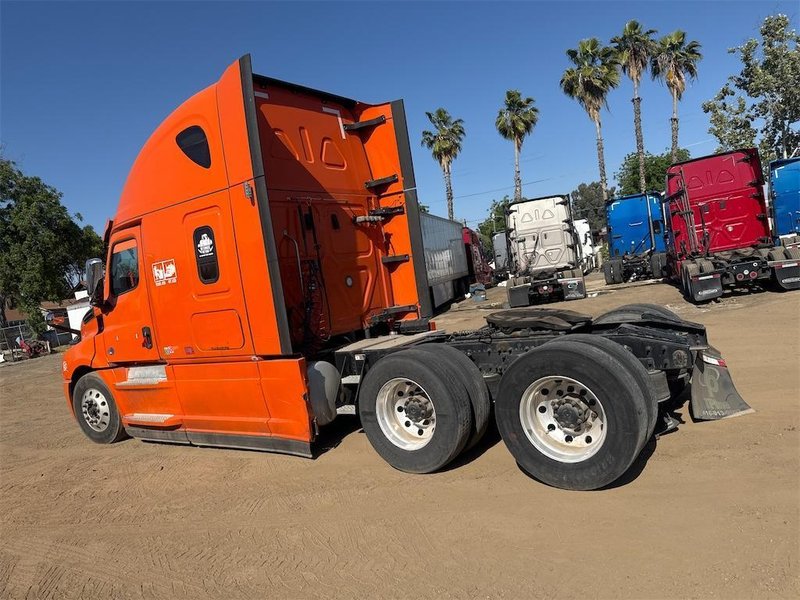 2021 Freightliner Cascadia 1FUJHHDR2MLMJ2180