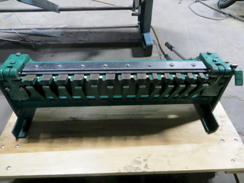 24" Tennsmith Cleatbender Model CB24