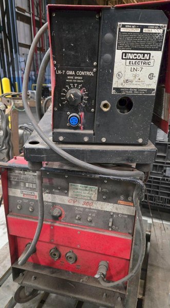 LINCOLN CV-300 WELDER W LN-7 WIRE FEEDER USED
