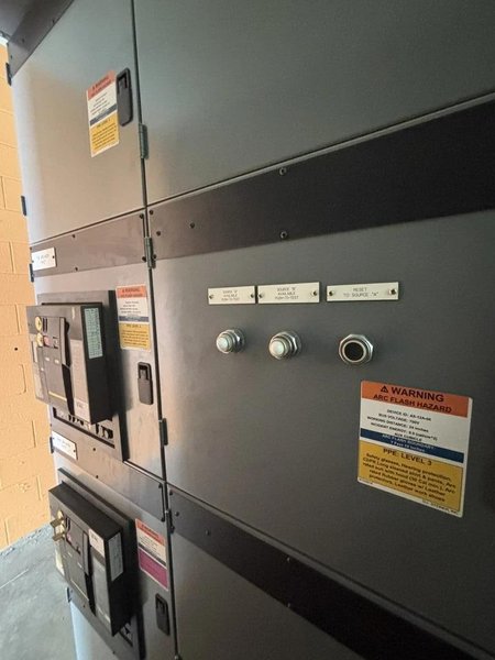 Square D 1600 Amp 2200v 700v 50ka Delta Wye Main Breaker Switchgear