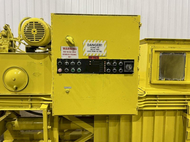 30" X 36" SELCO MODEL #HSO-107-A AUTO-TIE HORIZONTAL HYDRAULIC BALER: YOBRO #24559