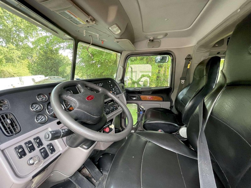 2011 Peterbilt 367 Flat Top 
w/36” Sleeper and an Air Compressor