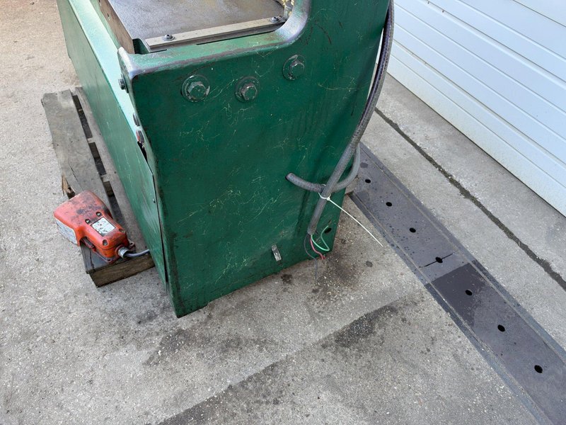 National 52" 10 Gauge Hydraulic Shear