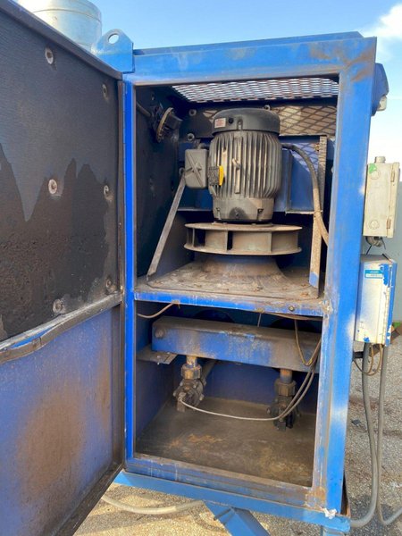 RoboVent DFS-6000-6-M1846 Dust Collector w/ Stand USED