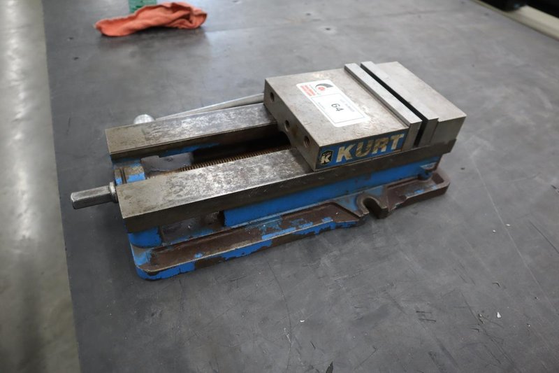 Kurt D-688 6" Machine Vise, Steel Jaws, Handle- Auction Item