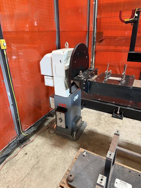 LINCOLN ELECTRIC ROBOT WELDING SYSTEM WITH ABB 6 AXIS ROBOT, 300 KG HEAD AND TAILSTOCK, LINCOLN R450 WELDING, 2021