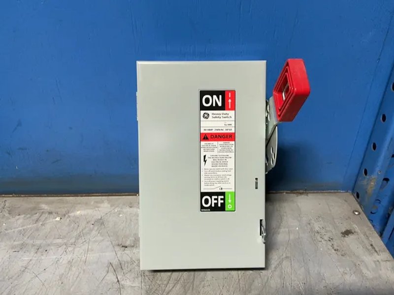 Ge ABB 30 Amps  Heavy Duty Safety Switch  - Thn3321